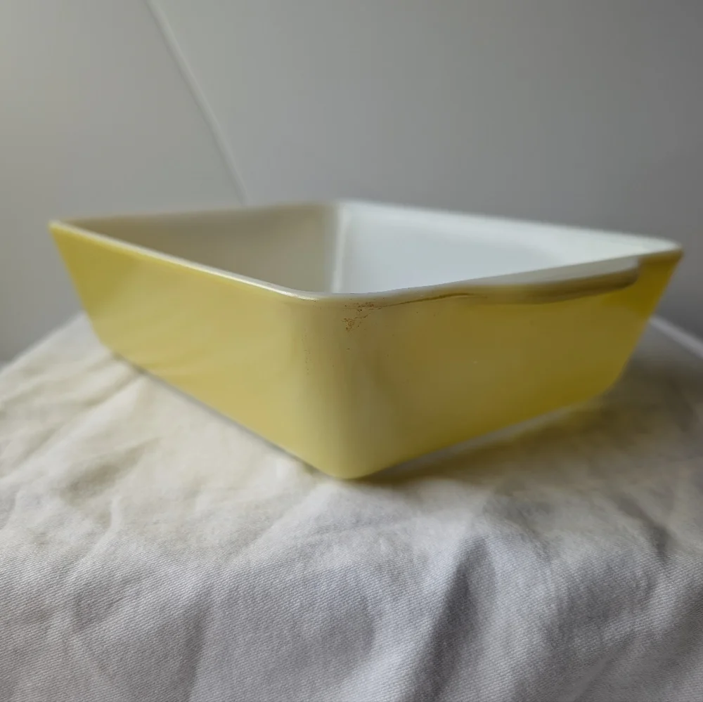 Pyrex 503-B Yellow Opalware 1.5 Quart Dish With Tab Handles Vintage